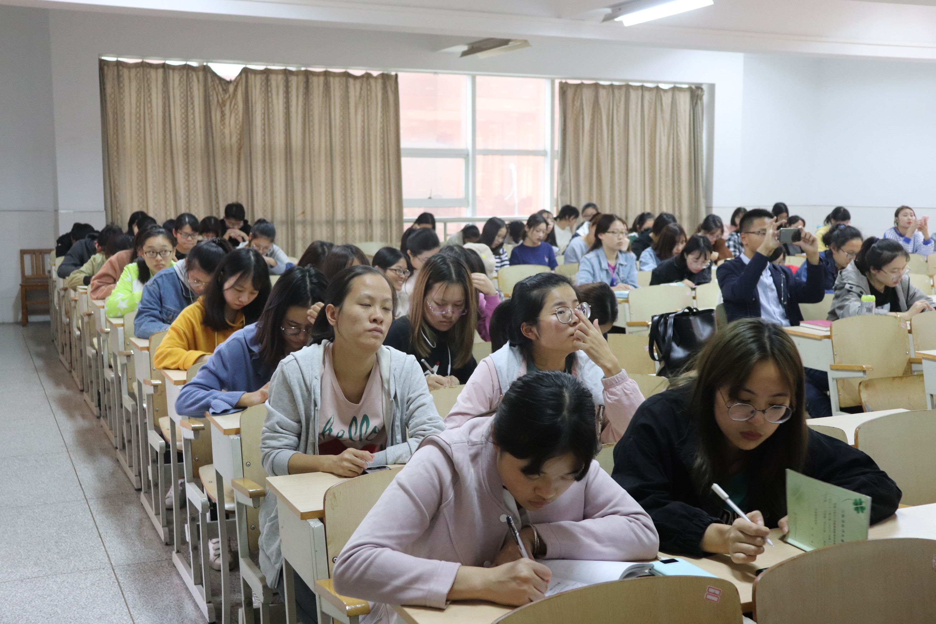 我的青春故事会外国语学院出国留学交流暨推介会